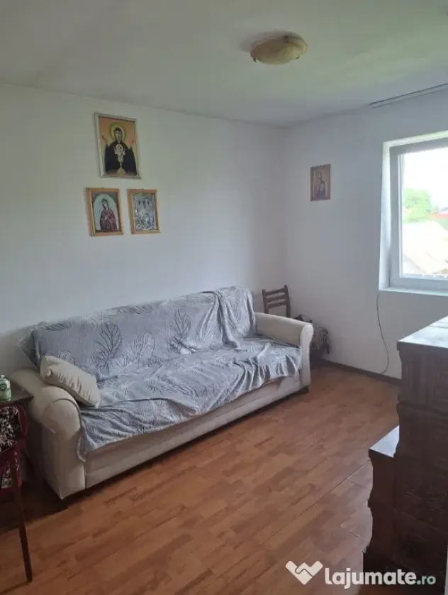 Vand apartament 2 camere decomandat in Calinesti Prahova