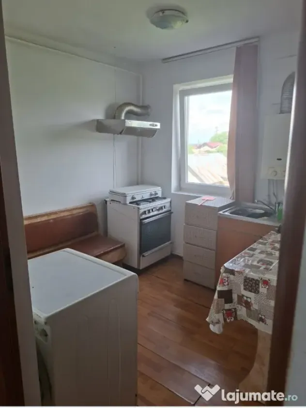 Vand apartament 2 camere decomandat in Calinesti Prahova