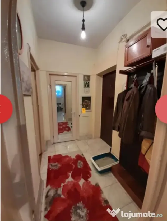 Strada praga, apartament 57mp, două camere decomandat, curte cu loc parcare