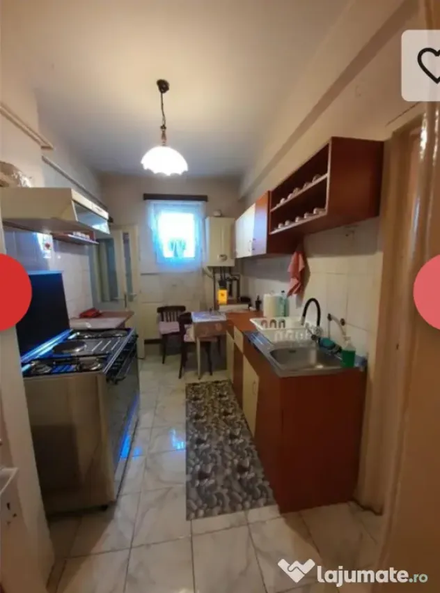 Strada praga, apartament 57mp, două camere decomandat, curte cu loc parcare