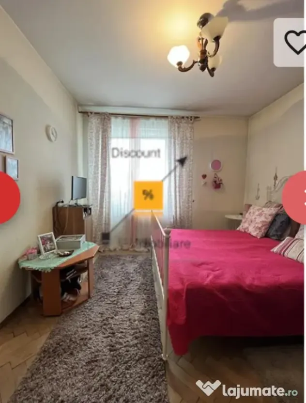 Strada praga, apartament 57mp, două camere decomandat, curte cu loc parcare