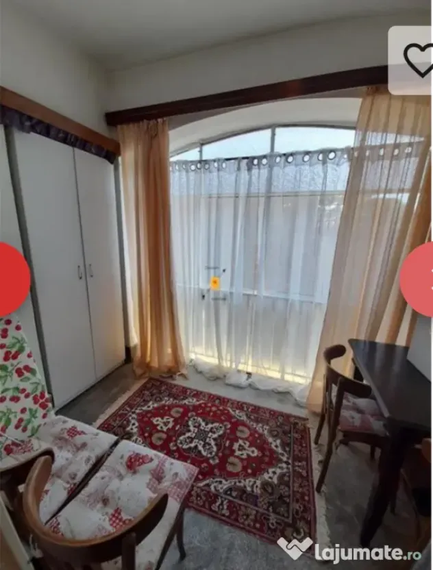 Strada praga, apartament 57mp, două camere decomandat, curte cu loc parcare