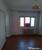 Vanzare apartament 5 camere stradal in zona Piata Unirii-Sfanta Vineri 