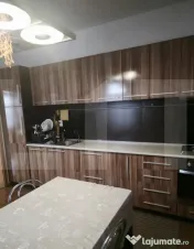 Casă spațioasă, mobilată și finisată, cu garaj și liv