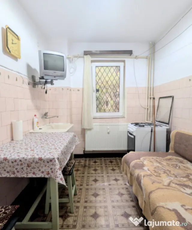 Apartament 2 camere de renovat, lângă Colegiul Nichita St? - Ploiesti (Prahova)