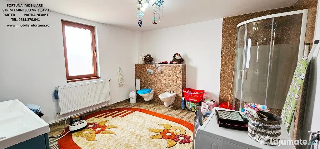 Vila eleganta, cu spatii generoase,zona Clinica Sf.Andrei-Piatra Neamt - Piatra-Neamt (Neamt)