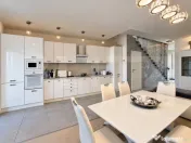 Duplex elegant, 160 mp utili și grădină amenajată – D