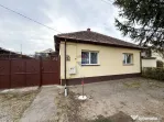 Casă de închiriat cu grădină și curte privată, pe Strada Gării, Hărman