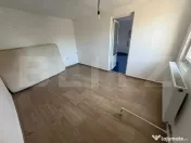 Casă spațioasă, cu cinci camere și toate utilitățile!