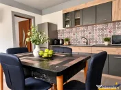 Proprietate cu farmec, 2 camere cu bai proprii, 60 mp, renov 