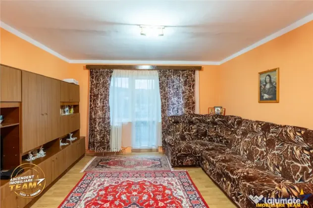 FILM! Apartament mobilat, cu 2 camere, etaj 1, central dar l - Covasna (Covasna)