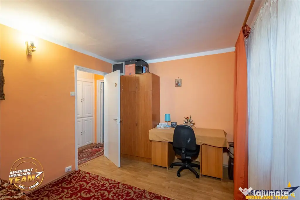 FILM! Apartament mobilat, cu 2 camere, etaj 1, central dar l - Covasna (Covasna)