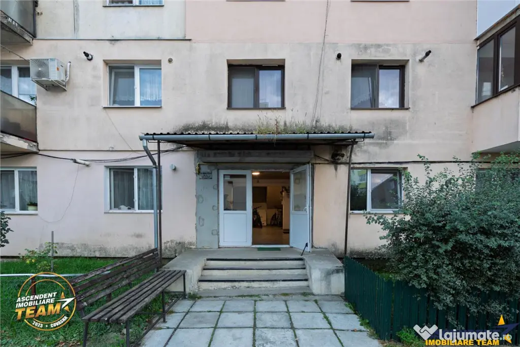 FILM! Apartament mobilat, cu 2 camere, etaj 1, central dar l - Covasna (Covasna)