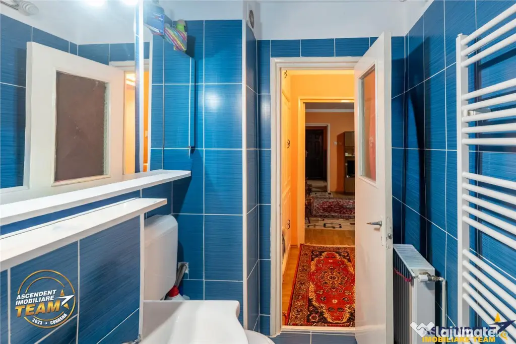 FILM! Apartament mobilat, cu 2 camere, etaj 1, central dar l - Covasna (Covasna)