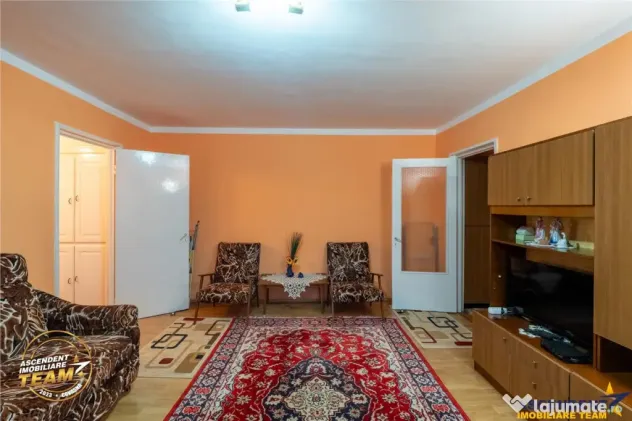 FILM! Apartament mobilat, cu 2 camere, etaj 1, central dar l - Covasna (Covasna)