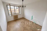 Apartament 3 camere, renovabil I zona Piata Flora I Mănăș