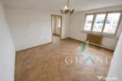 Apartament 3 camere, renovabil I zona Piata Flora I Mănăș 