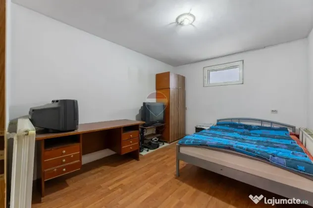Casă cu 8 camere de vânzare în zona UTA - Arad (Arad)