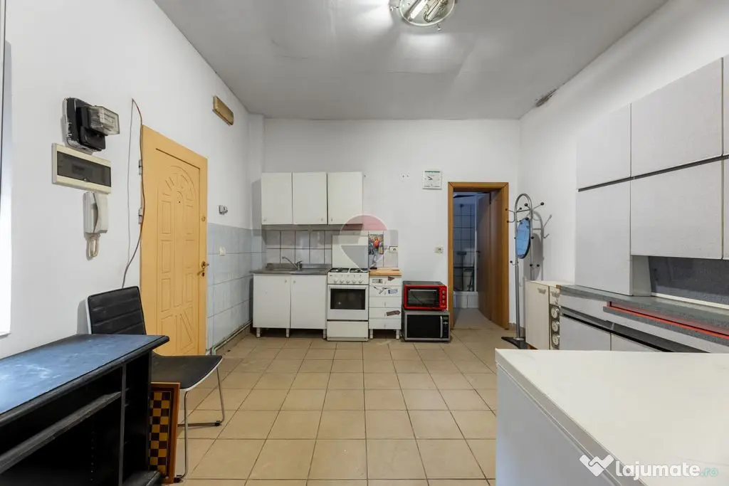 Casă cu 8 camere de vânzare în zona UTA - Arad (Arad)