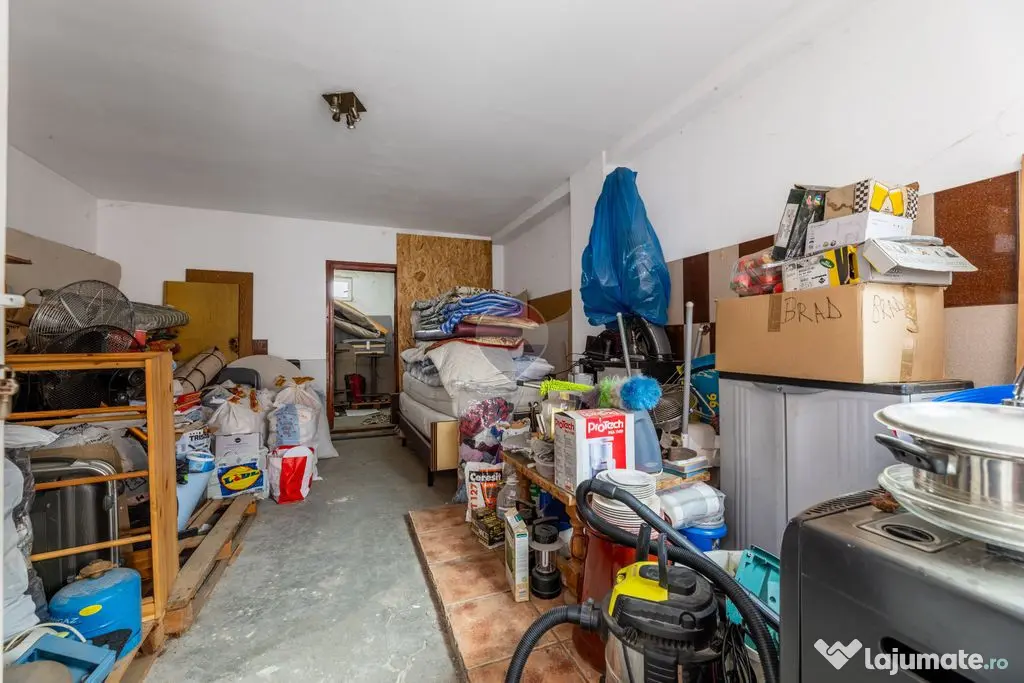 Casă cu 8 camere de vânzare în zona UTA - Arad (Arad)