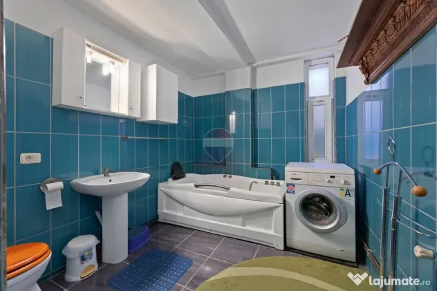 Casă cu 8 camere de vânzare în zona UTA - Arad (Arad)