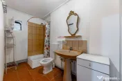 Casă cu 8 camere de vânzare în zona UTA 