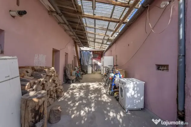 Casă cu 8 camere de vânzare în zona UTA - Arad (Arad)