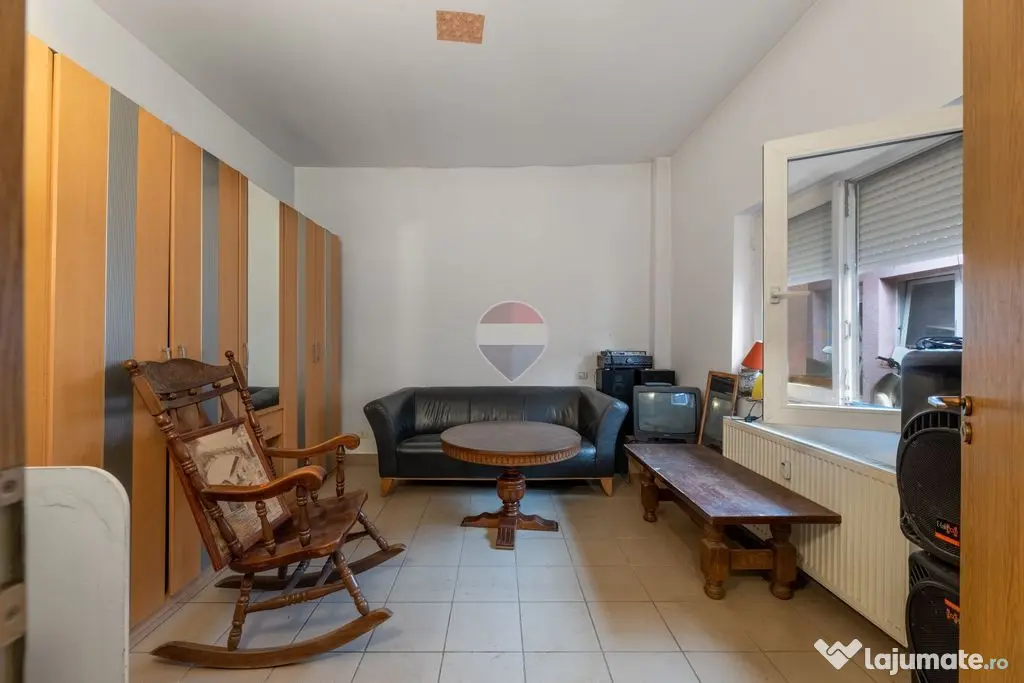 Casă cu 8 camere de vânzare în zona UTA - Arad (Arad)