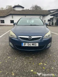 Opel Astra J 2011