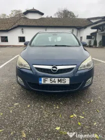 Opel Astra J 2011