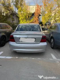 Vând Opel Vectra 1.8i, an 2002 – pentru dezmembrări
