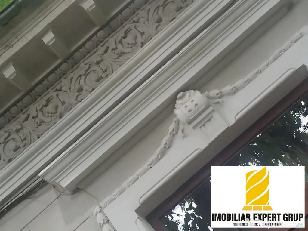 Zona Unirii - Imobil generos cu 30 camere si teren de 175...