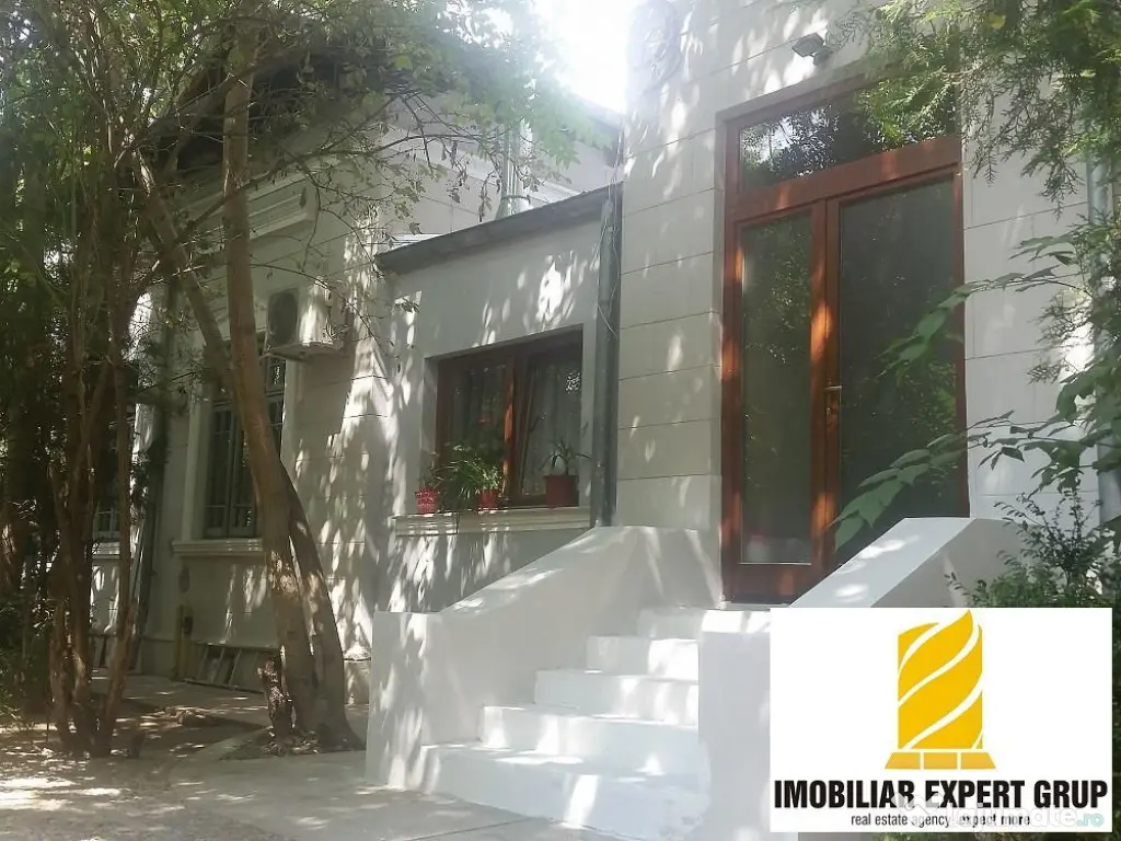 Zona Unirii - Imobil generos cu 30 camere si teren de 175...