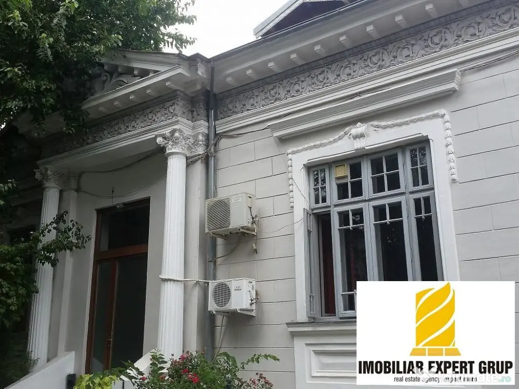 Zona Unirii - Imobil generos cu 30 camere si teren de 175...