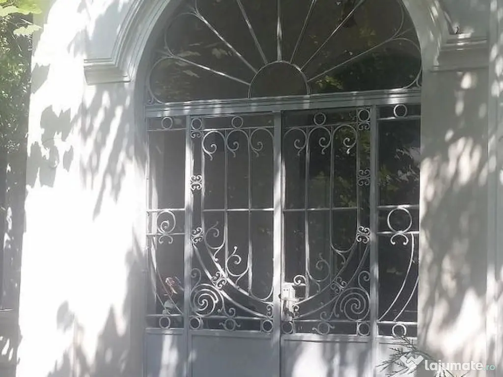 Zona Unirii - Imobil generos cu 30 camere si teren de 175...