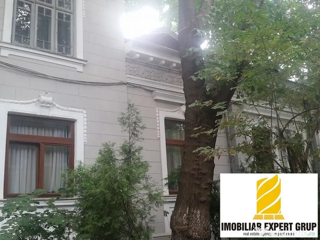 Zona Unirii - Imobil generos cu 30 camere si teren de 175...