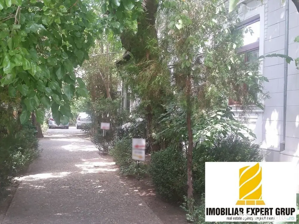 Zona Unirii - Imobil generos cu 30 camere si teren de 175...