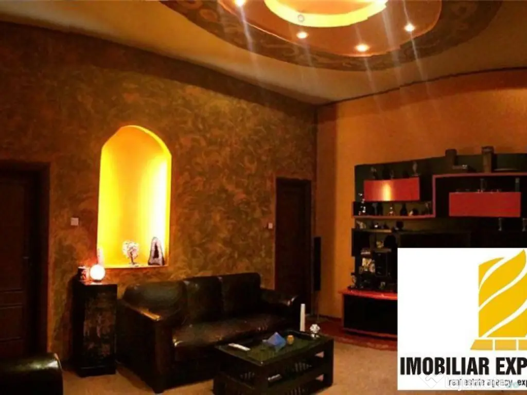 Zona Unirii - Imobil generos cu 30 camere si teren de 175...