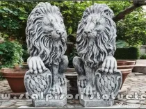 Statuetă leu cu blazon, din beton, model S2.