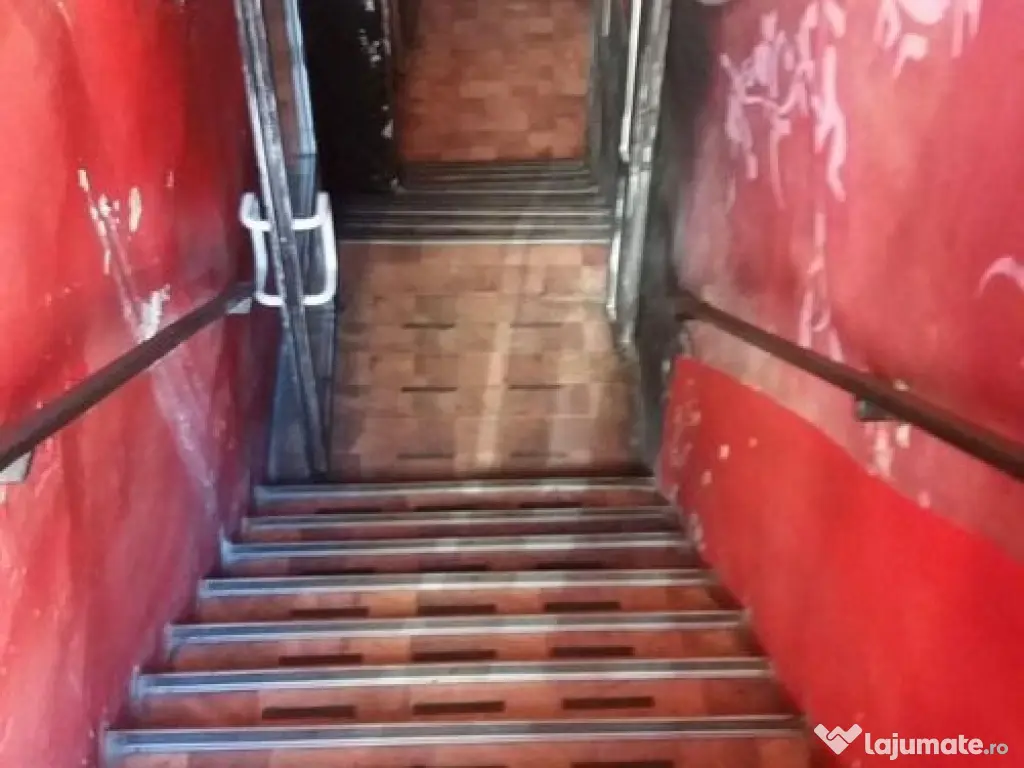Centrul vechi spatiu comercial 300 mp la subsol