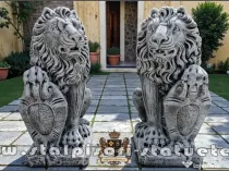 Statuetă leu mare cu blazon, gri patinat, model S1.