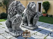 Statuetă leu mare cu blazon, gri patinat, model S1. 