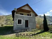 Casa cu teren langa râu Lotrioara 