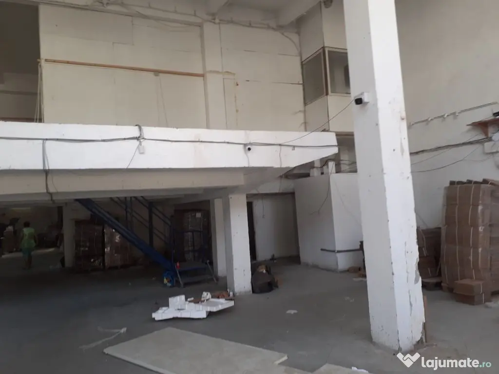 Zona metrou Republica - hala 350 mp