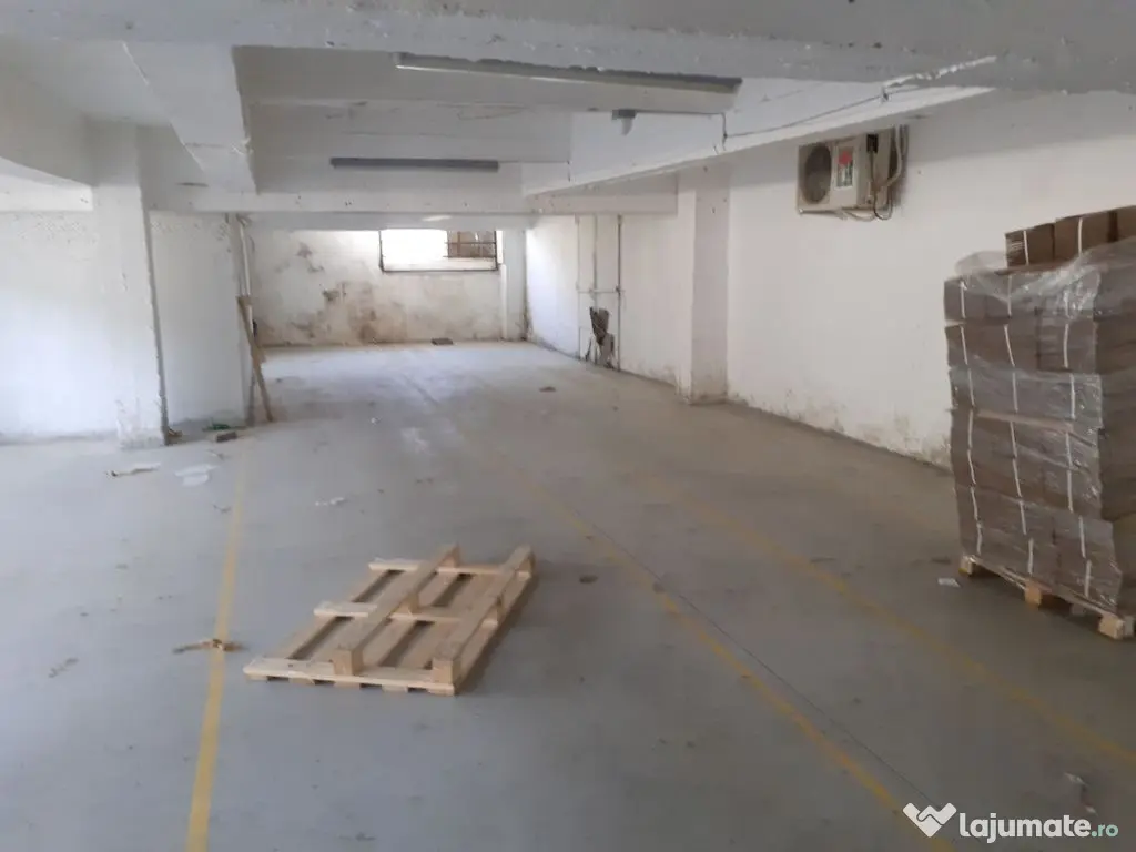 Zona metrou Republica - hala 350 mp