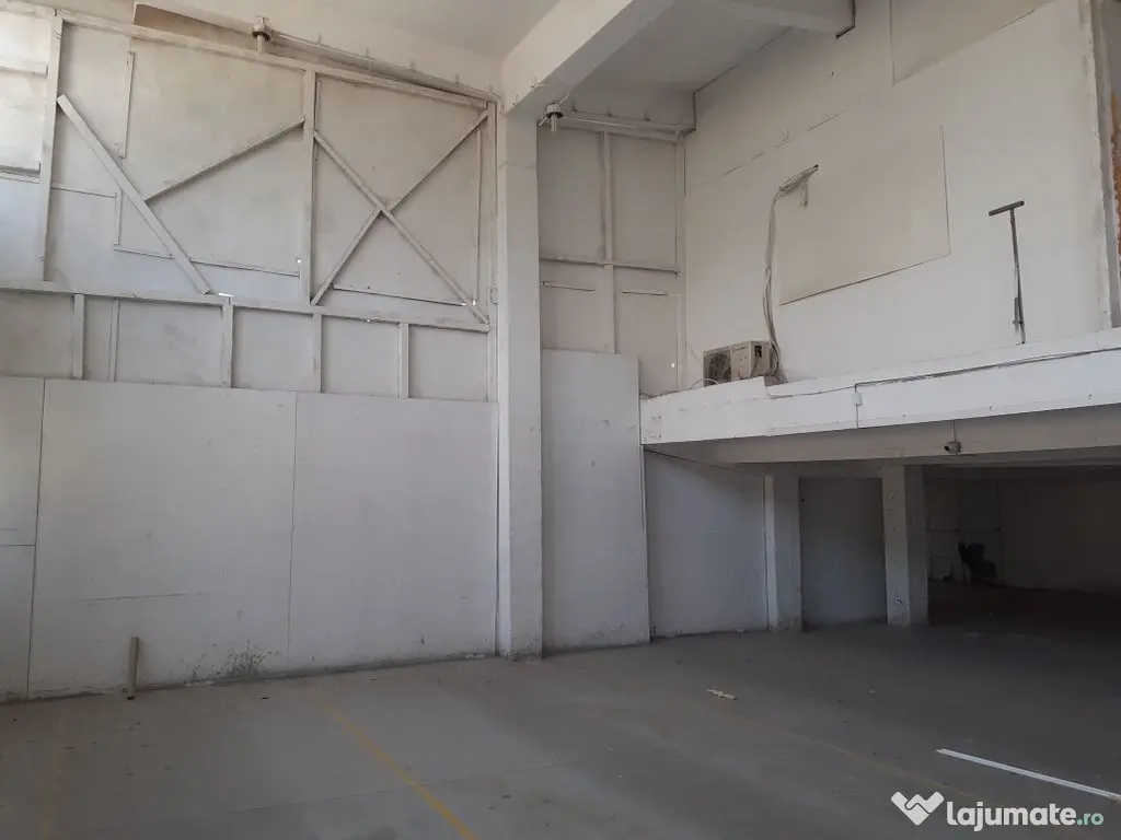 Zona metrou Republica - hala 350 mp