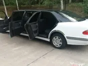 Limuzina Mercedes 8 locuri cu 6 portiere 