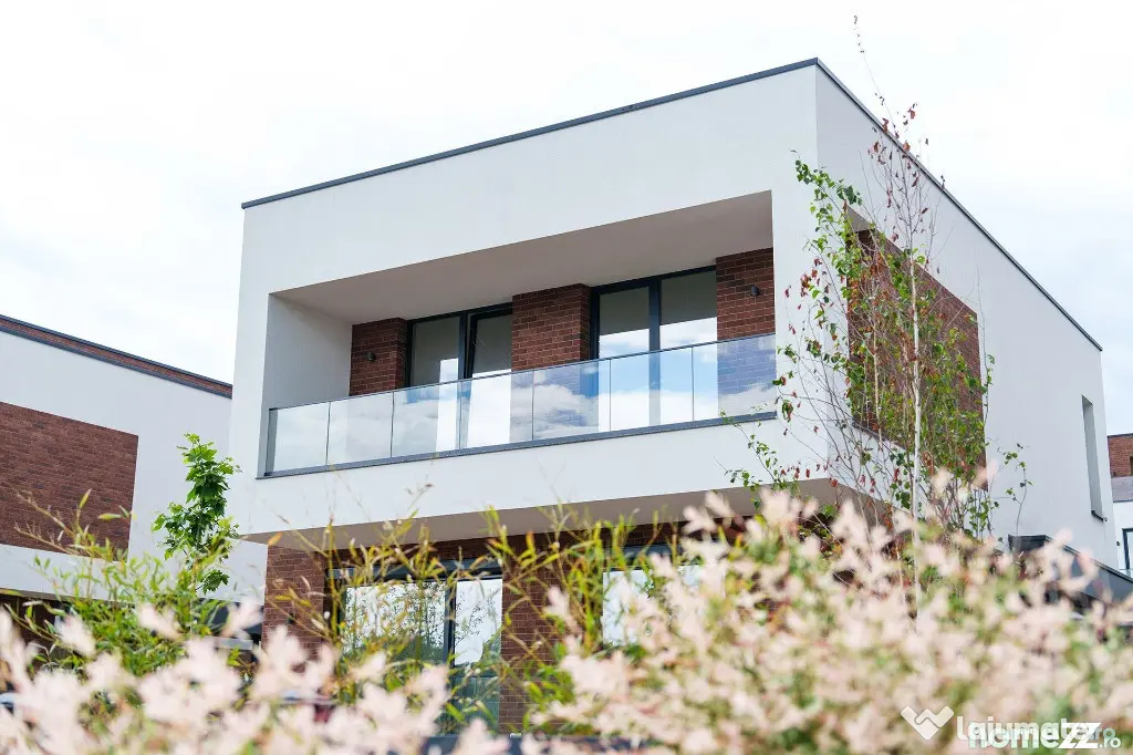 Vilă de lux cu ponton privat pe malul Lacului Snagov | Marină privată