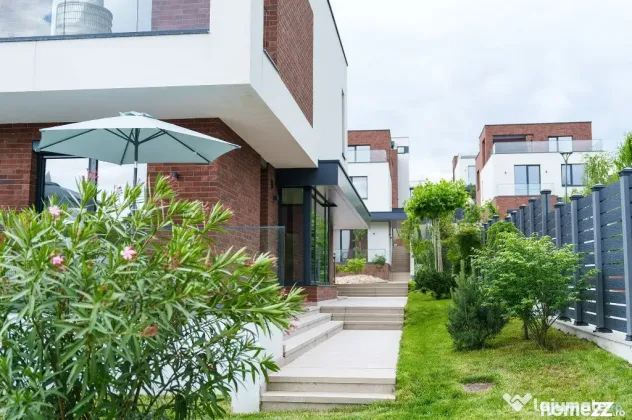 Vilă de lux cu ponton privat pe malul Lacului Snagov | Marină privată