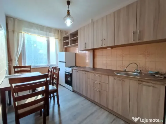 Inchiriez apartament cu 3 camere in zona Gheorgheni